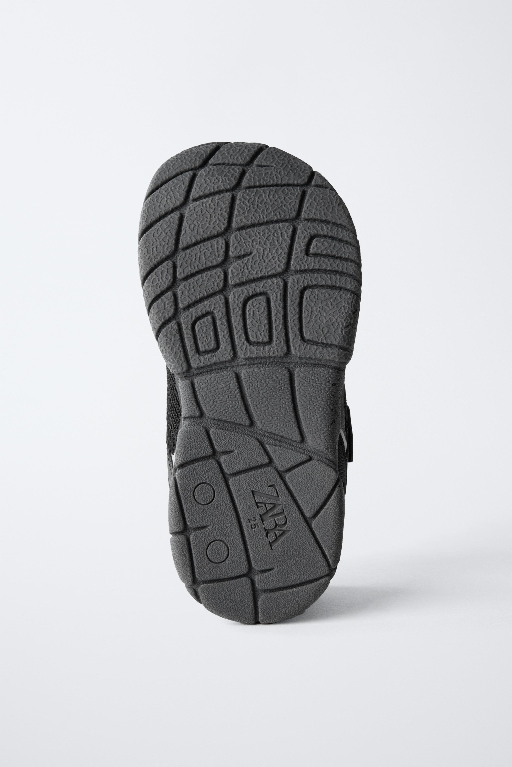 BAREFOOT SNEAKERS